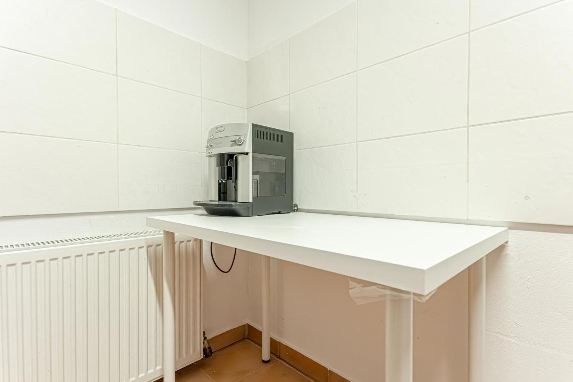 Apartment 6br / Shared Garden Near Lorenz Boehler & Danube Wien